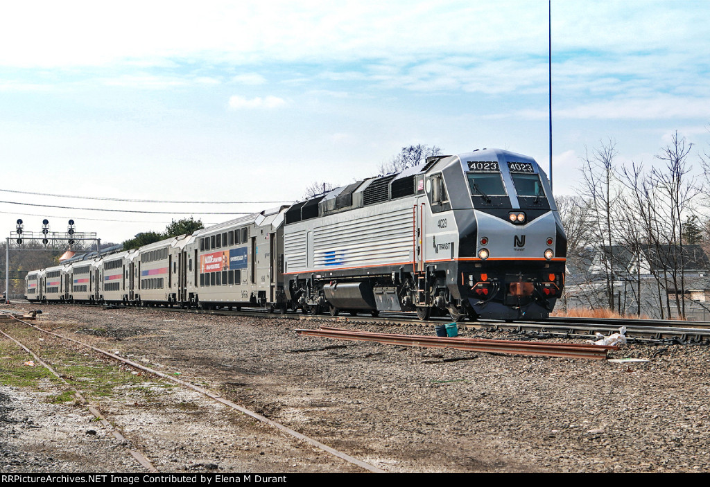 NJT 4023 on train 1207